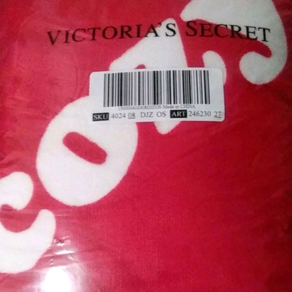 Victoria secret sherpa blanket